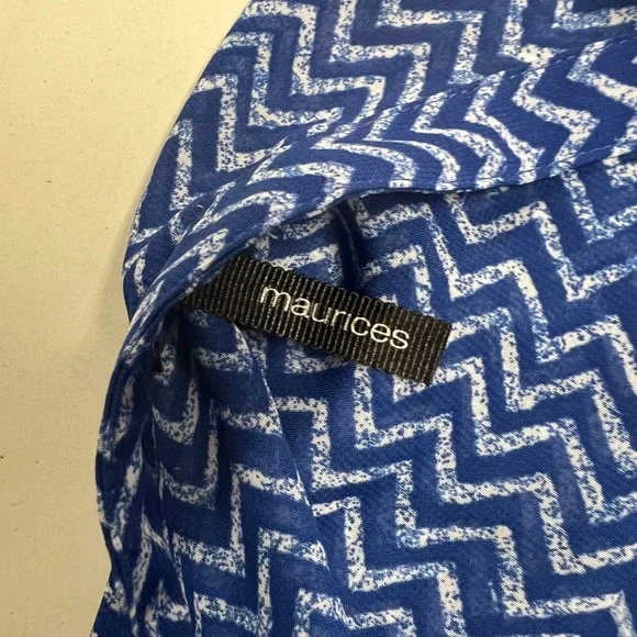 MAURICES Women's Blue White "Chevron Style"Top Blouse Tunic Size Large - Picture 9 of 9